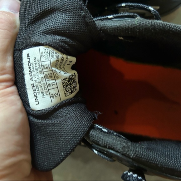 Under Armour Black Athletic Shoes - Picture 3 of 3